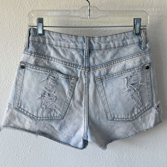 FARM RIO Jean Shorts Size 36 US 4 Light Wash Distressed Shredded - Picture 2 of 12